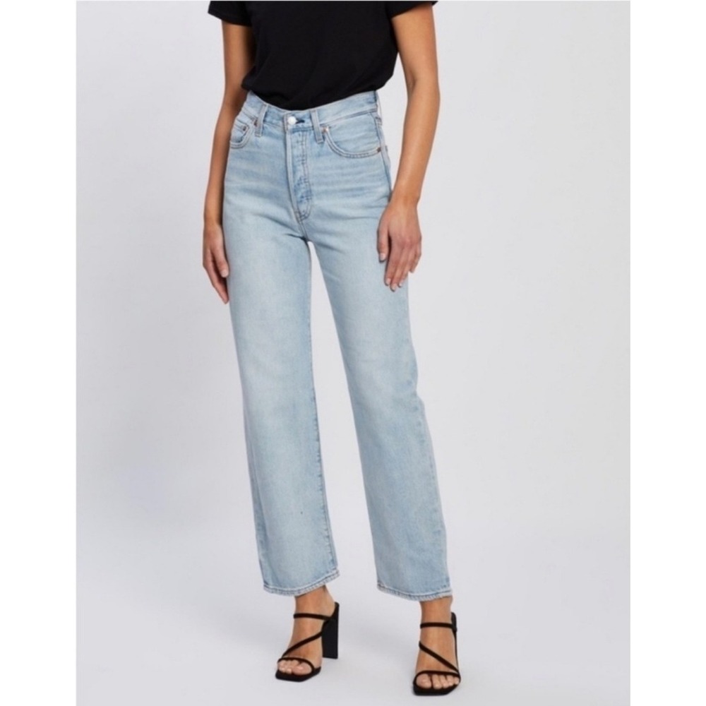 Levis Premium Ribcage Straight Ankle Jeans Light Wash Button Fly 30x27 Womens‎